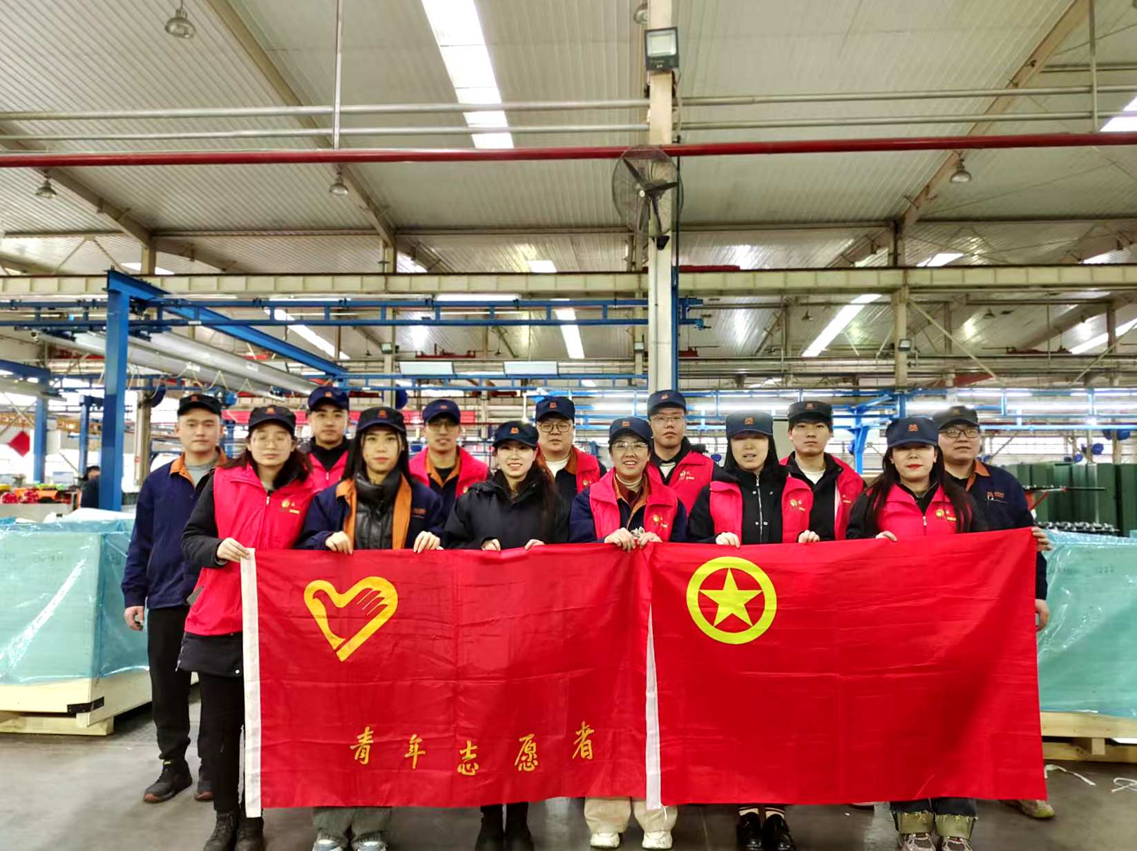 2  團(tuán)員青年在活動(dòng)地點(diǎn)之一棉機(jī)總裝廠現(xiàn)場開展雷鋒日活動(dòng)1.jpg